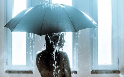 Девушка под дождем | Пикабу