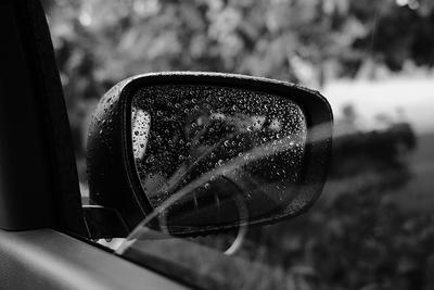 Езда на машине во время дождя