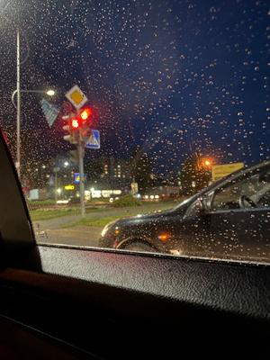 EUROGARAGE Moldova - Дожди значительно усложняют процесс вождения! ‼️В  такую погоду не пользуйтесь круиз-контролем. Во многих моделях эта система  не адаптирована под езду в дождь. Машина будет считать, что едет по сухой