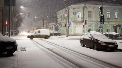 В Киеве прошел ледяной дождь. Видео - BBC News Русская служба