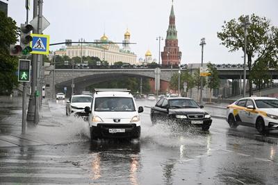 Тропический ливень в Москве - РИА Новости, 26.07.2022