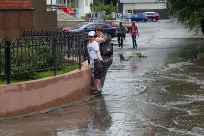 Сильный дождь затопил улицы города (фото, видео) - vtomske.ru