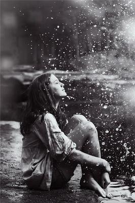 Фото девушка под дождем плачет фотографии