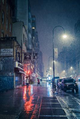 Ночной дождь затопил улицы Саратова
