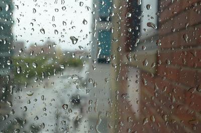 Фото дождь за стеклом