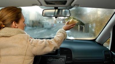 Как ездить в дождь: правила безопасного вождения
