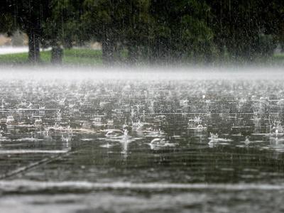 лето проливного дождя стоковое изображение. изображение насчитывающей  падения - 1703567