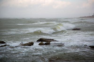 Дождь В Море, Капли Дождя Фотография, картинки, изображения и  сток-фотография без роялти. Image 78359850