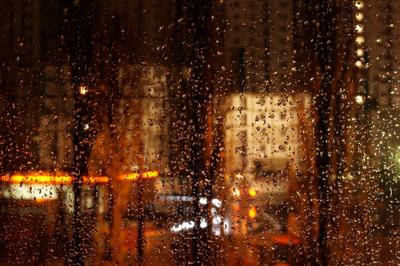 Дождливая ночь окно пятна фона Обои Изображение для бесплатной загрузки -  Pngtree