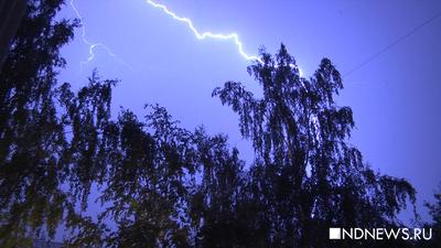 Удар молнии и сильный дождь от грозы Стоковое Фото - изображение  насчитывающей флагшток, весьма: 172505174