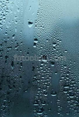Бесплатные капли дождя на стекле автомобиля стоковые фотографии | FreeImages