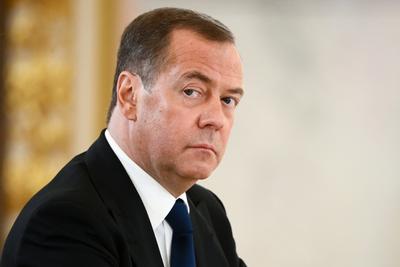 Главред Дождя - Медведеву: «Вы перестали быть либералом или не были  никогда?» - YouTube