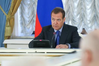 В сети высмеивают новые фото Путина и Медведева под дождем