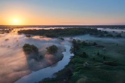 Озеро С Туманом На Рассвете. Украине Фотография, картинки, изображения и  сток-фотография без роялти. Image 37367632