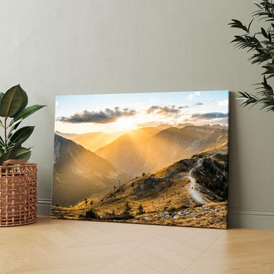 Горы, Рассвет В Карпатах Фотография, картинки, изображения и  сток-фотография без роялти. Image 32570784
