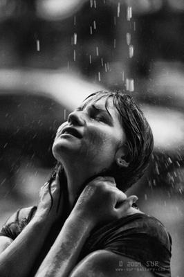 Грустный человек под дождём в …» — создано в Шедевруме