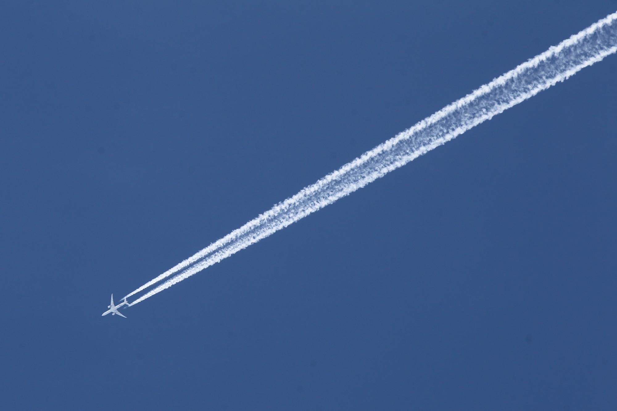 Рисунок самолет в небе - 58 фото