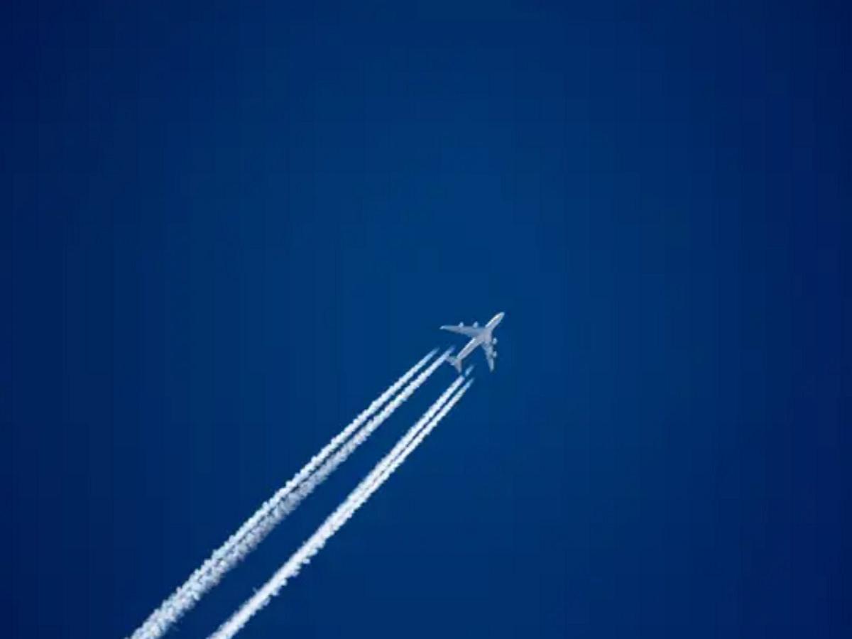Пробка в небе из самолетов» — создано в Шедевруме