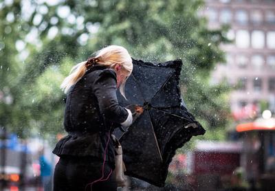 Девушки блондинки под дождем - красивые фото