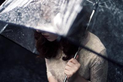 Девушка под зонтом в дождь, мрачные обои, готичные картинки - готика, фото  1600x1200