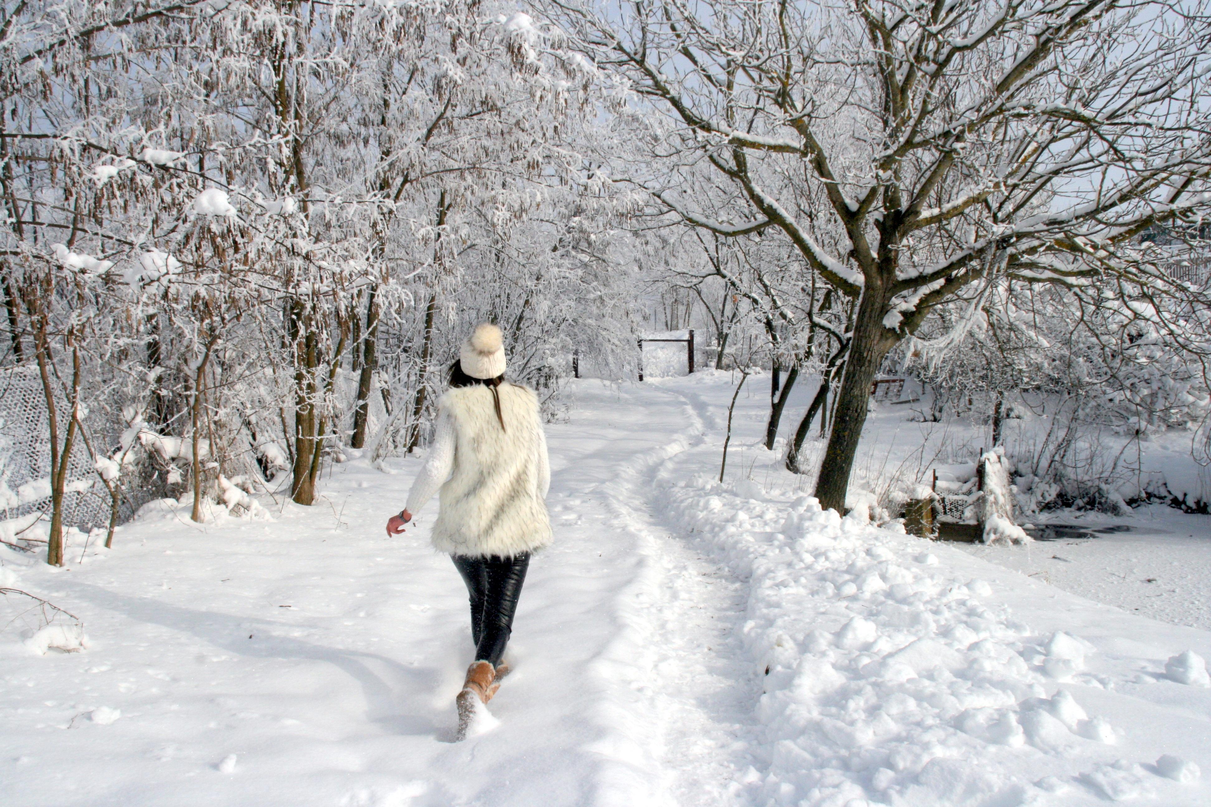 Картинки девушка зима снег фотографии