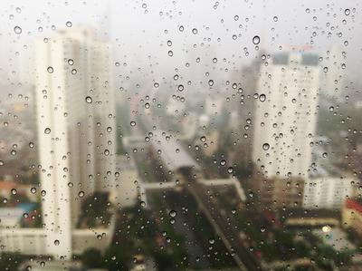 Дождь на окне самолета стоковое фото. изображение насчитывающей погода -  147722674