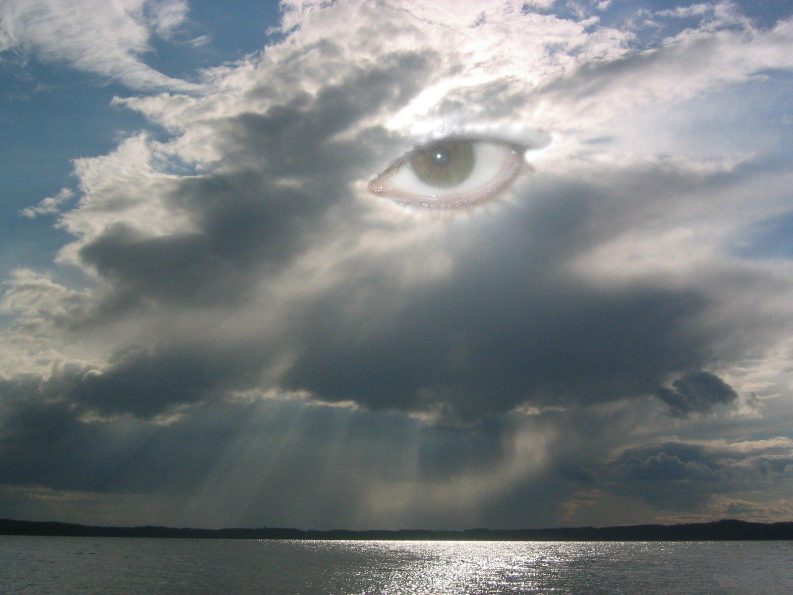 Глаза на небе.. Белые облака. Стоковое Изображение - изображение  насчитывающей глаза, зверства: 178748707