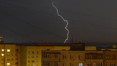Гроза, дождь и сильный ветер ожидаются в одном из мегаполисов Казахстана в  понедельник