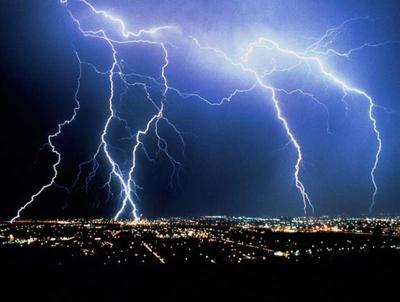 Гроза в Москве 4 июля Молнии гром ветер дождь град и потоп | Thunderstorm  in Moscow - YouTube