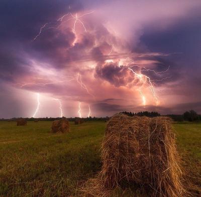 Гроза и дождь — штормовое предупреждение объявили на большей части  Казахстана