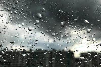 капли дождя на стекле Stock Photo | Adobe Stock
