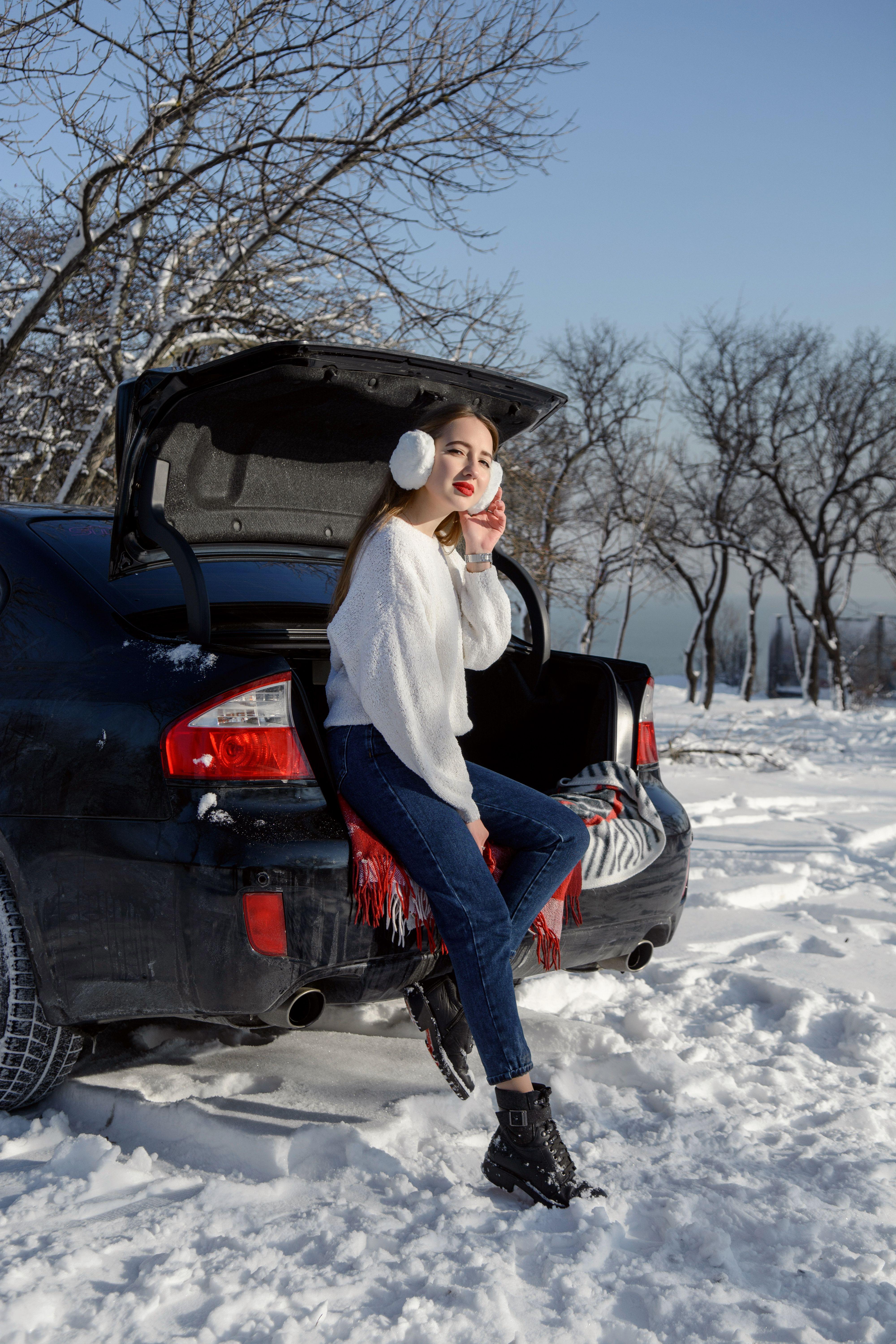 Зимняя фотосессия. Фотосессия зимой. Девушка с машиной | Winter jackets,  Fashion, Jackets