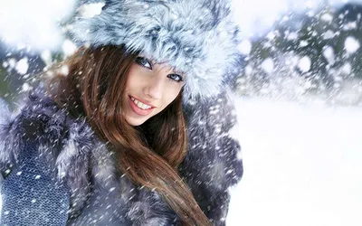 Красивая девушка, морозная зима, …» — создано в Шедевруме