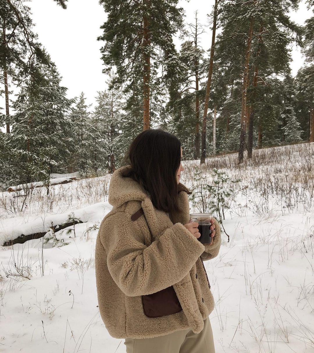 Katerina | Content creator on Instagram: \"Не смогла выбрать фото👌🏻 Какое  вам больше нравиться? Чувствую,что в мой профиль пришла зима😊\" | Идеи для  фото, Снежная фотография, Зимняя фотография