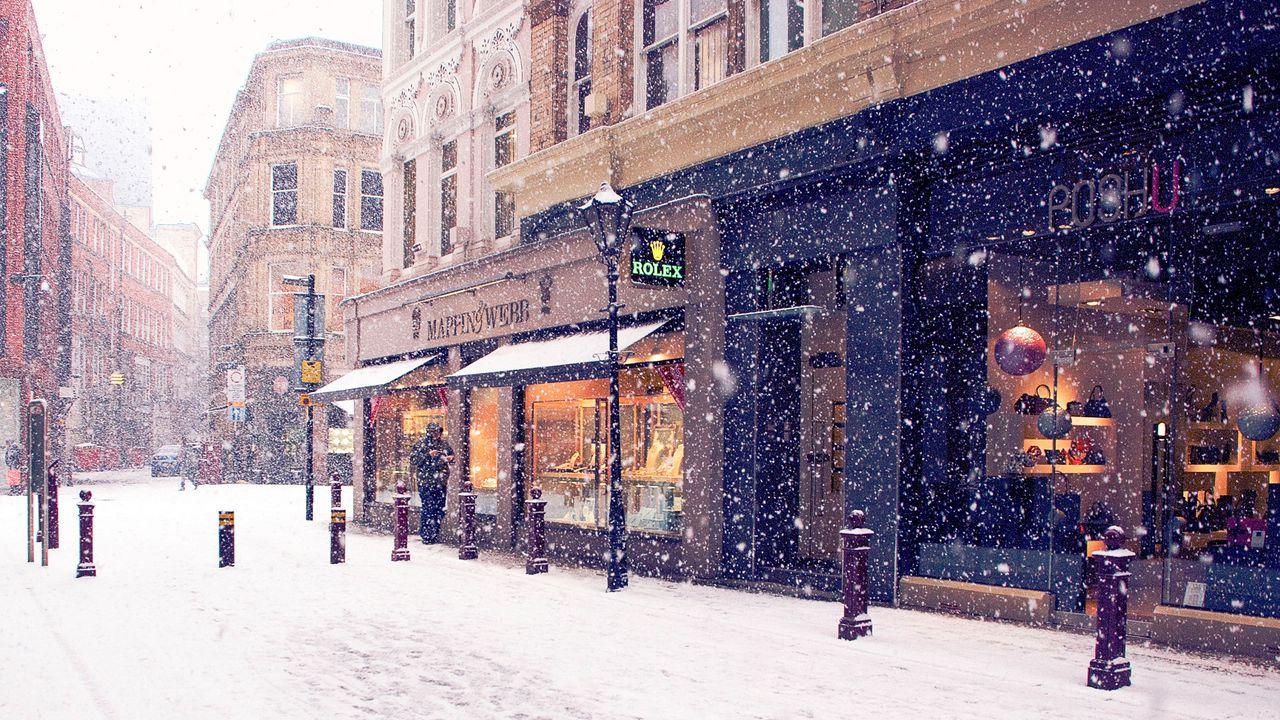 Обои город, зима, европа, улица, снег, магазины картинки на рабочий стол,  фото скачать бесплатно