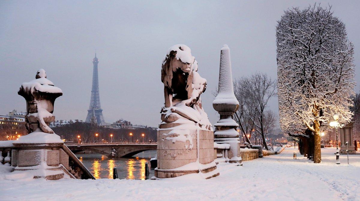 Архитектурные Детали Из Париж Зимой, Франция Фотография, картинки,  изображения и сток-фотография без роялти. Image 12414586