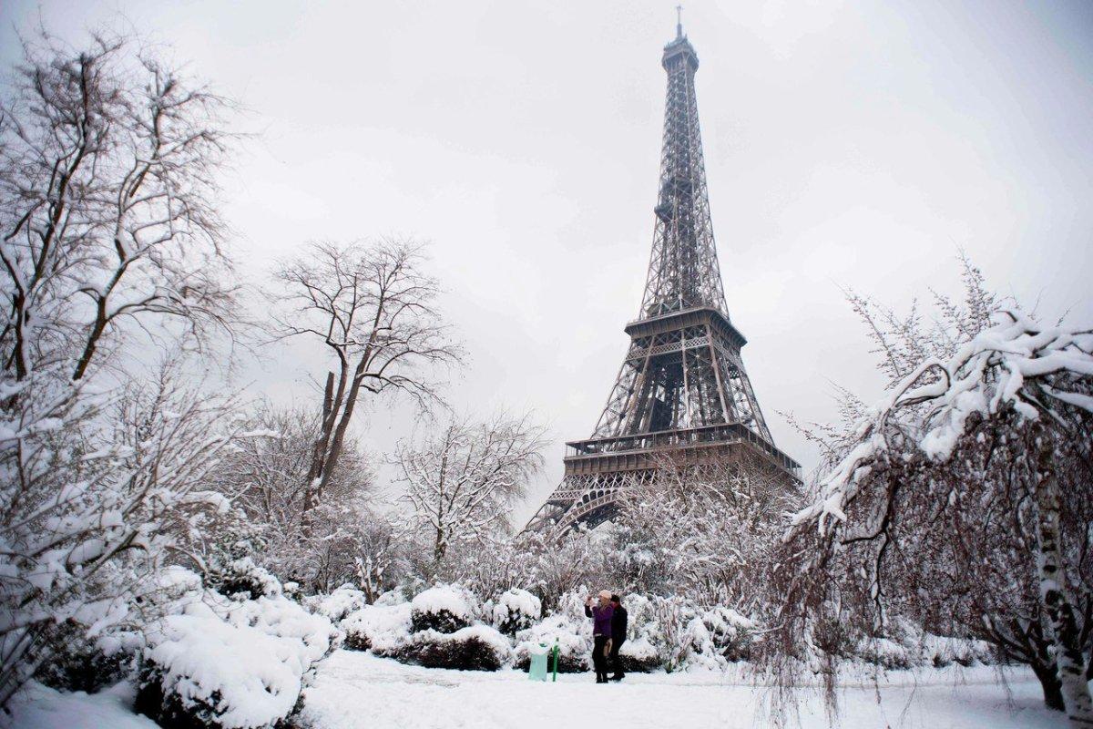Зима в Париже. - онлайн-пазл