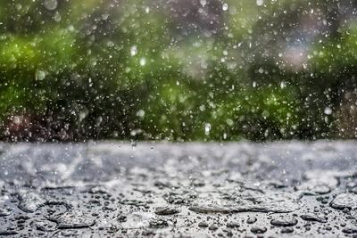 Дождливые Днидождь Падает На Окнодождливая Погода Дождь Фон Дождь И Bokeh —  стоковые фотографии и другие картинки Абстрактный - iStock