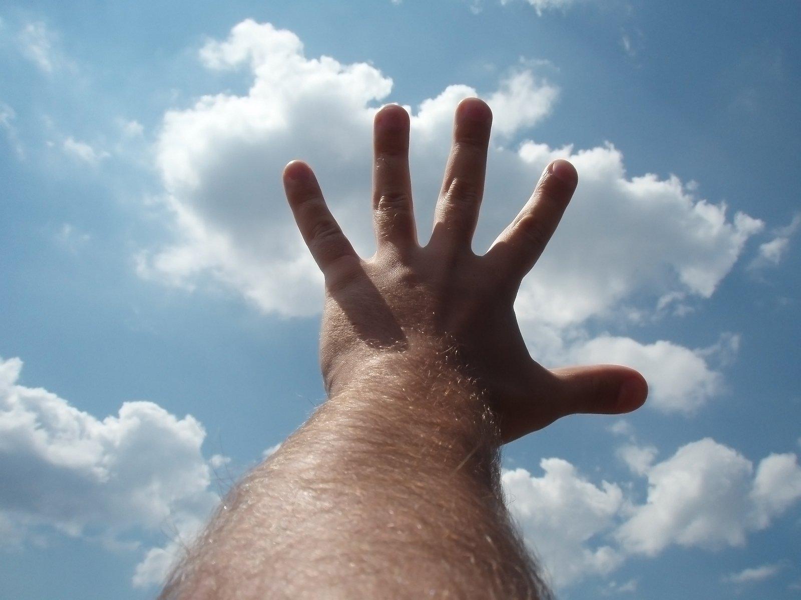 Руки,обращенные к небу» — создано в Шедевруме