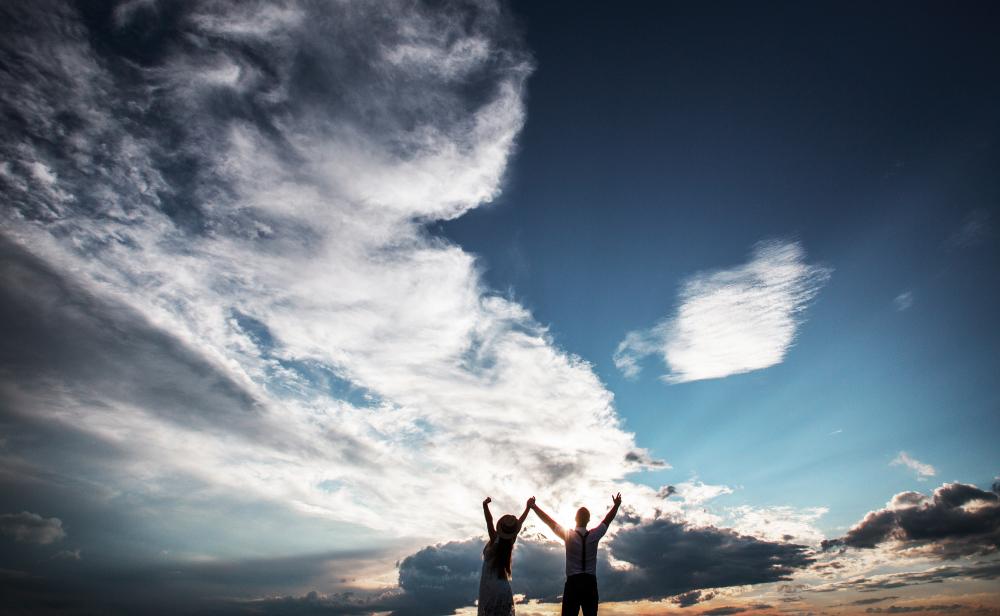 Руки на фоне неба - 70 фото