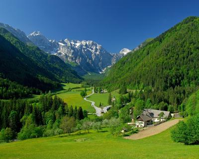 Обои Весенняя долина в Альпийских горах 1280x1024 скачать бесплатно на  рабочий стол