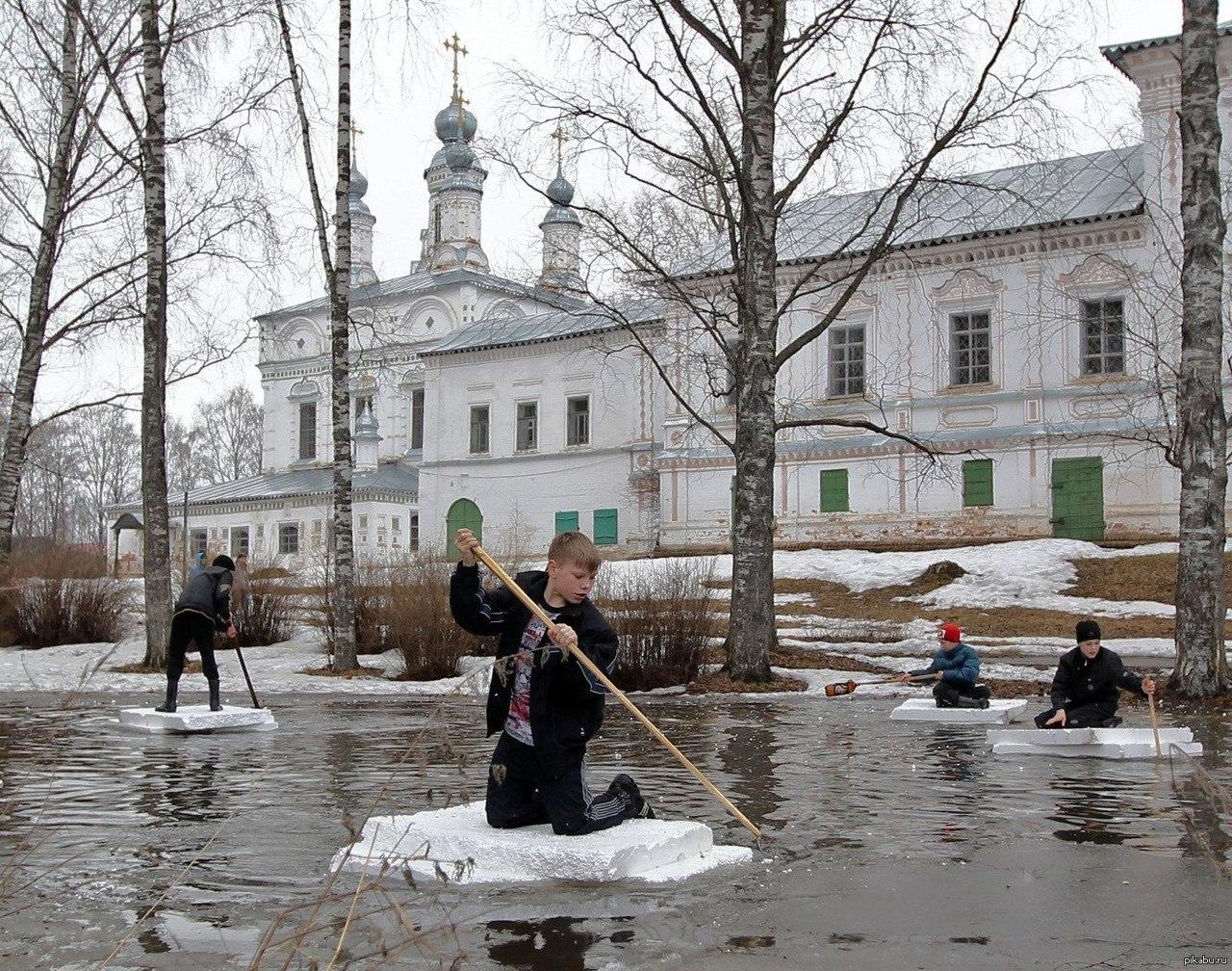 Весна в Москве, России стоковое фото. изображение насчитывающей пруд -  96972040