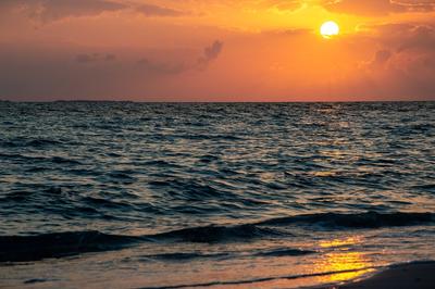 Рассвет и закат солнца в океане фотография Stock | Adobe Stock