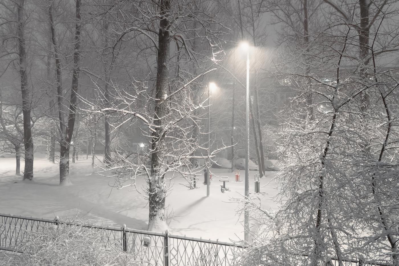 зима : снеговик за окном иллюстрация штока. иллюстрации насчитывающей  картина - 269529072