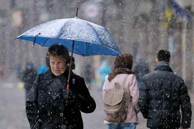 Киев накрыла буря: в столице сильные порывы ветра и дождь с грозой - |  Диалог.UA