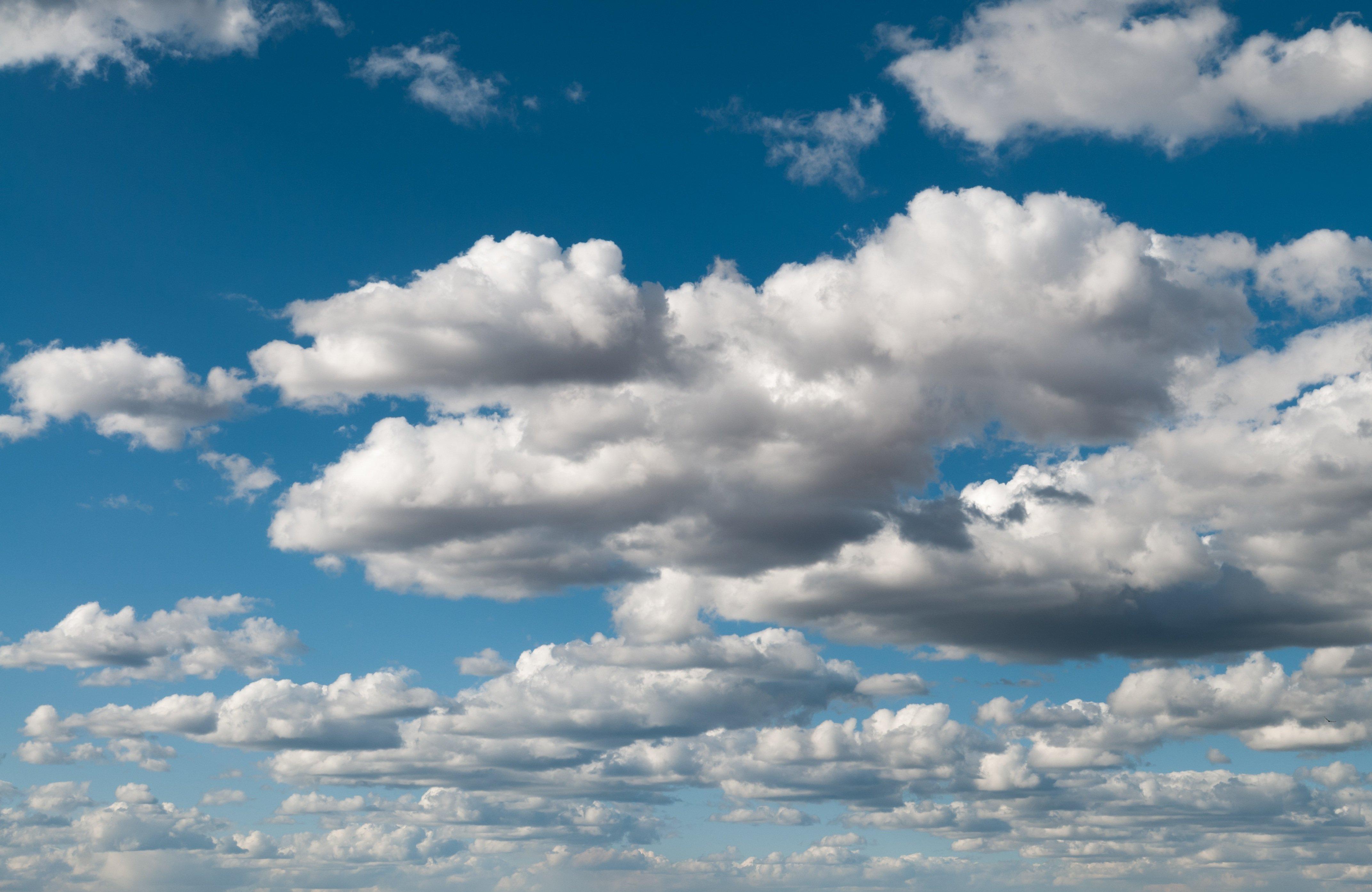 много облаков показано на изображении голубого неба, облако кучевые  слоистое голубое небо обычное небо и облака белые облака осеннее небо  справочный материал облако голубое небо синтетический фон, Hd фотография  фото, облако фон