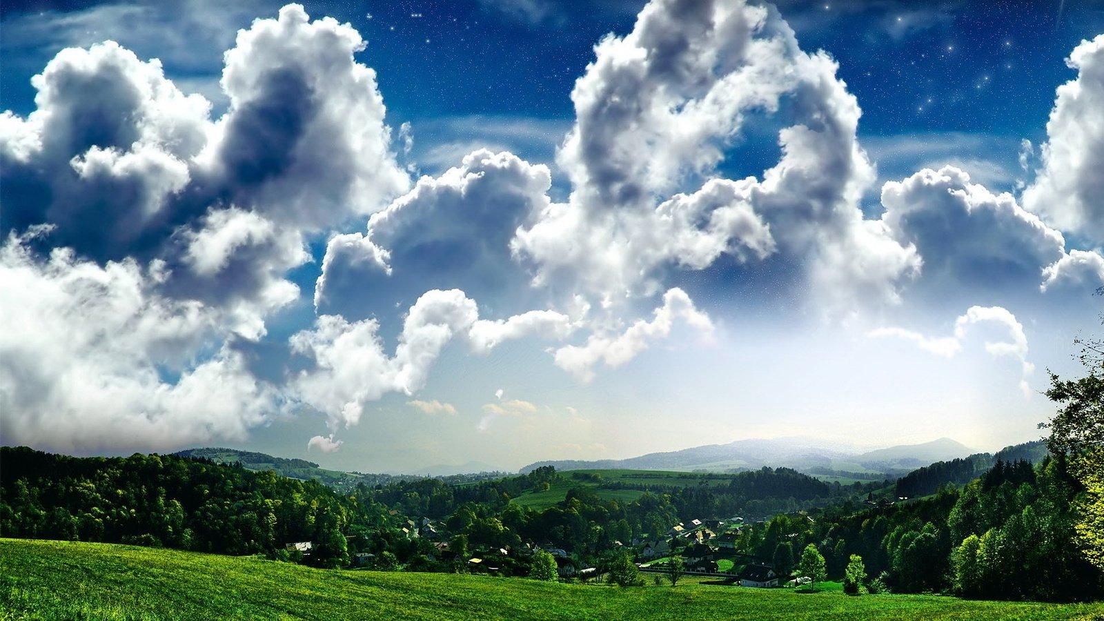 Высокое Качество Фото Красивых Облаков, Летящих Против Голубого Неба.  Голубое Небо С Облаками Над Горизонтом. Фотография, картинки, изображения и  сток-фотография без роялти. Image 83886494