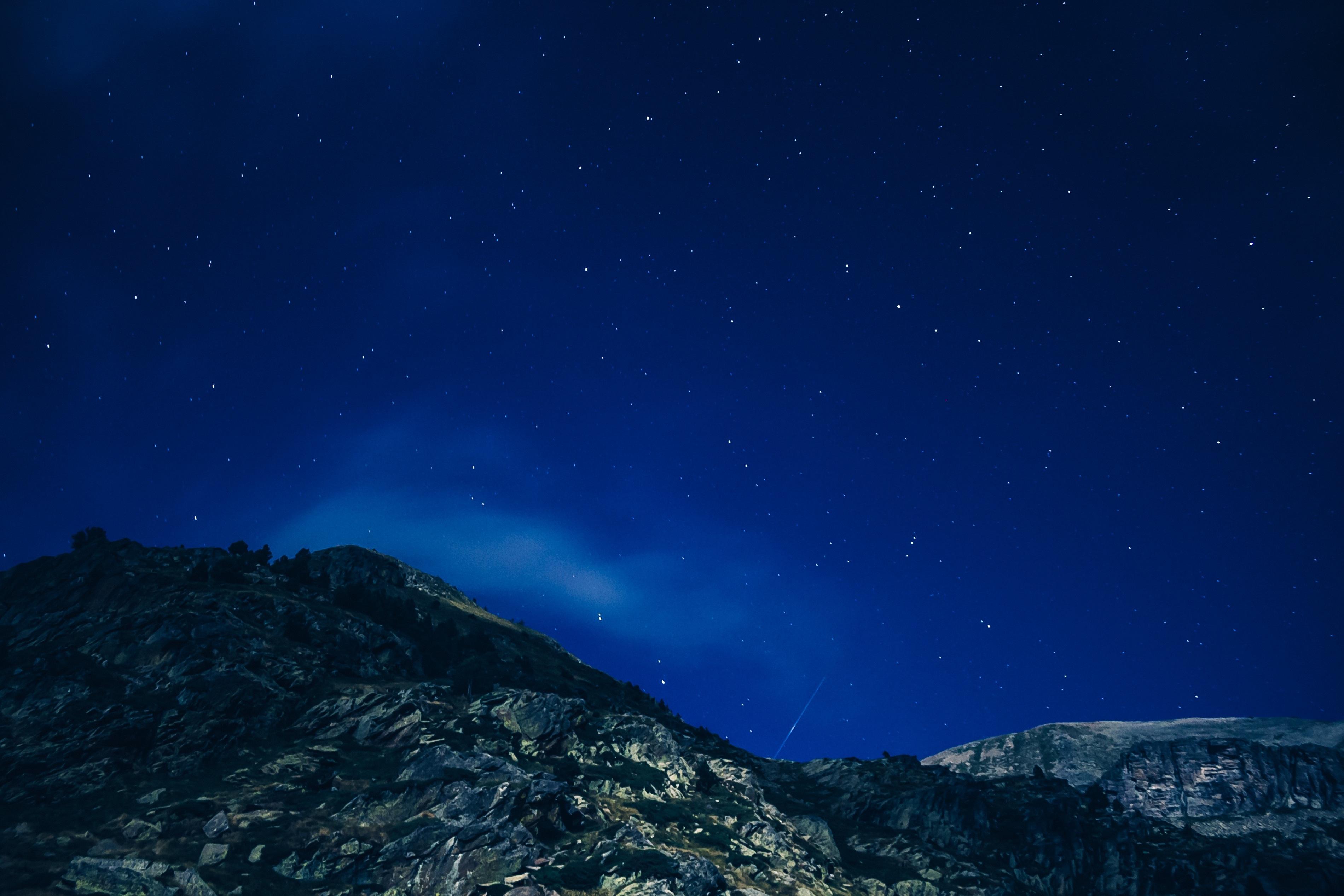 Поразительно красивая галактики млечный путь ночного неба с лодкой  развязности рыбака Стоковое Изображение - изображение насчитывающей  космофизики, природа: 185609745