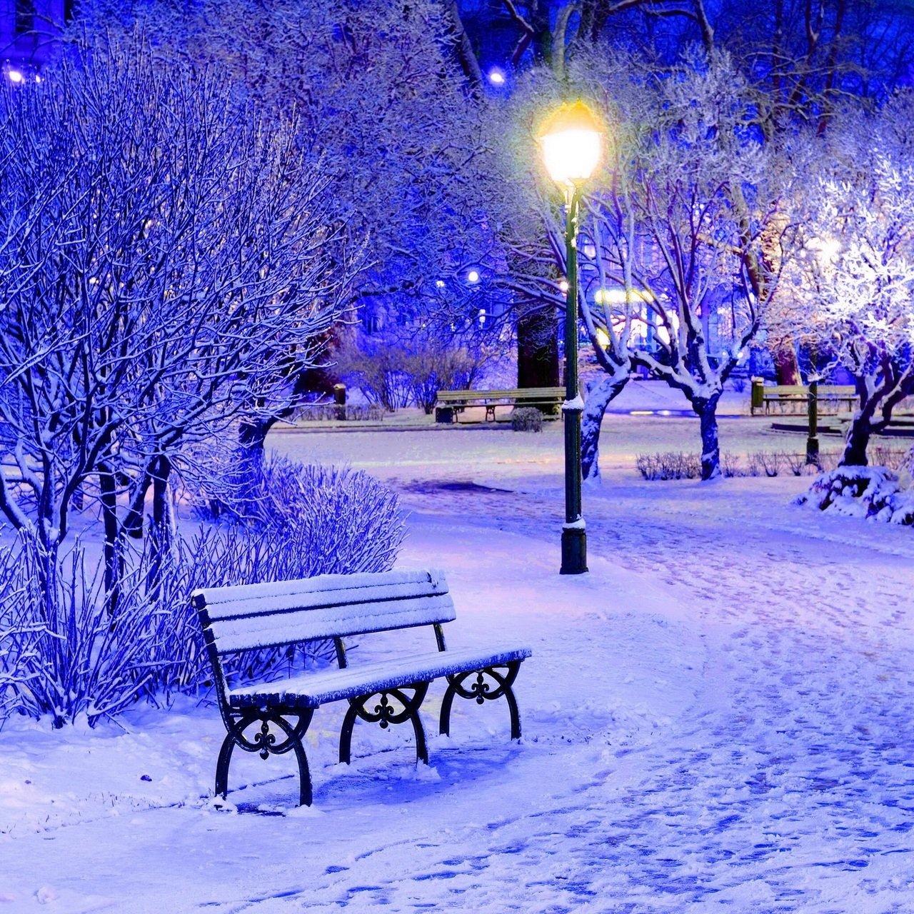 Красивые снеговики стоящих в ландшафт нашей зимы. Поздравительная открытка  искусства зимы. Снеговика и желает вам счастливого рожд Стоковое  Изображение - изображение насчитывающей партия, отдых: 171888887