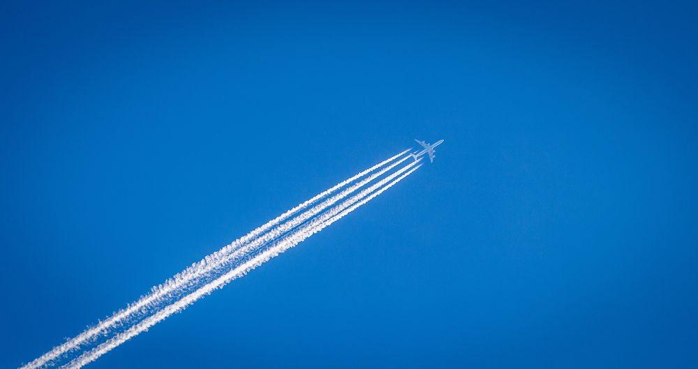 Фотография красивых самолетов в форматах JPG, PNG и WebP | Красивые  самолетов в небе Фото №952159 скачать